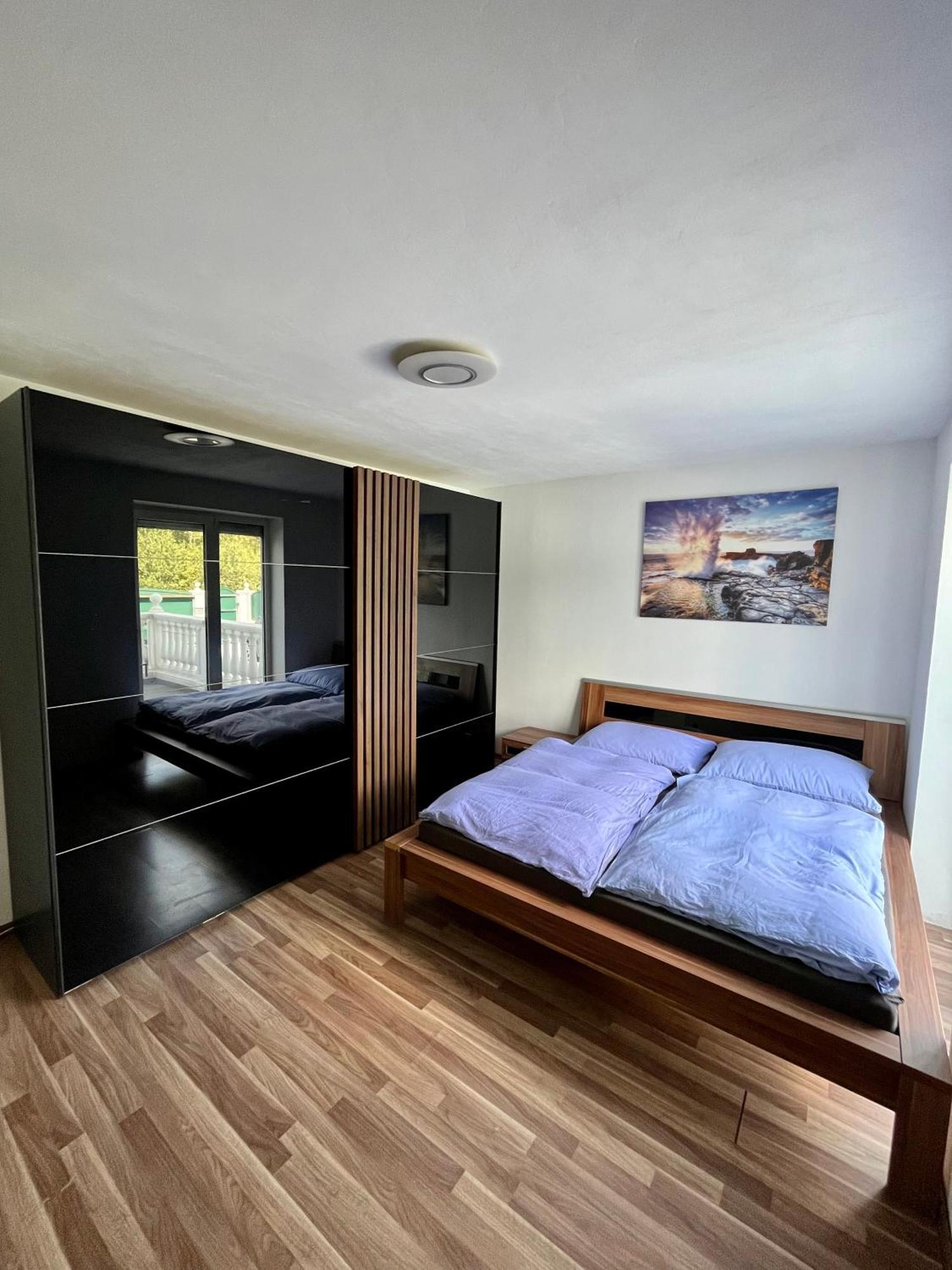 וינה Luxurioeses Apartment Mit Pool מראה חיצוני תמונה