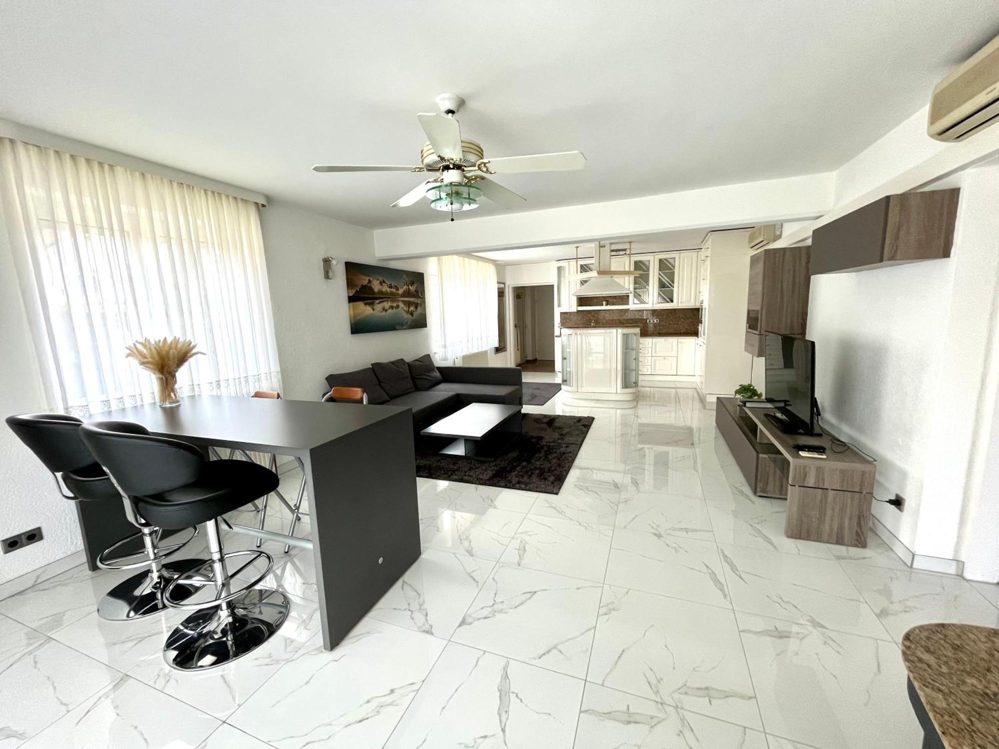 וינה Luxurioeses Apartment Mit Pool מראה חיצוני תמונה