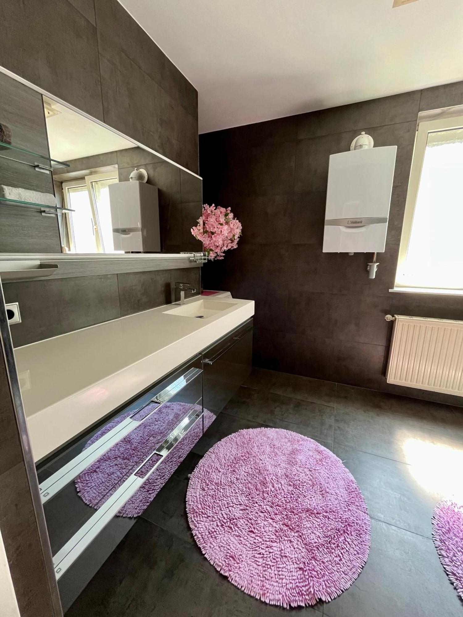 וינה Luxurioeses Apartment Mit Pool מראה חיצוני תמונה