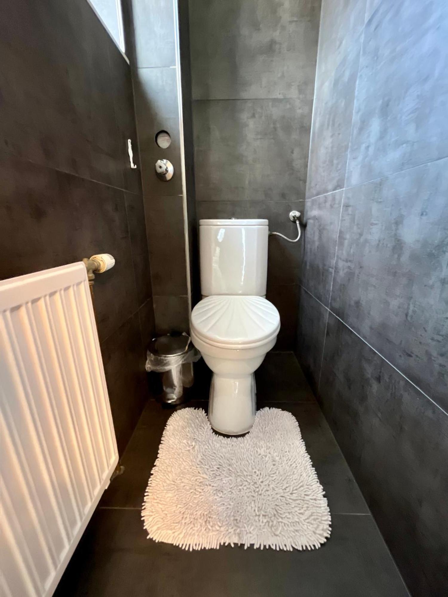 וינה Luxurioeses Apartment Mit Pool מראה חיצוני תמונה