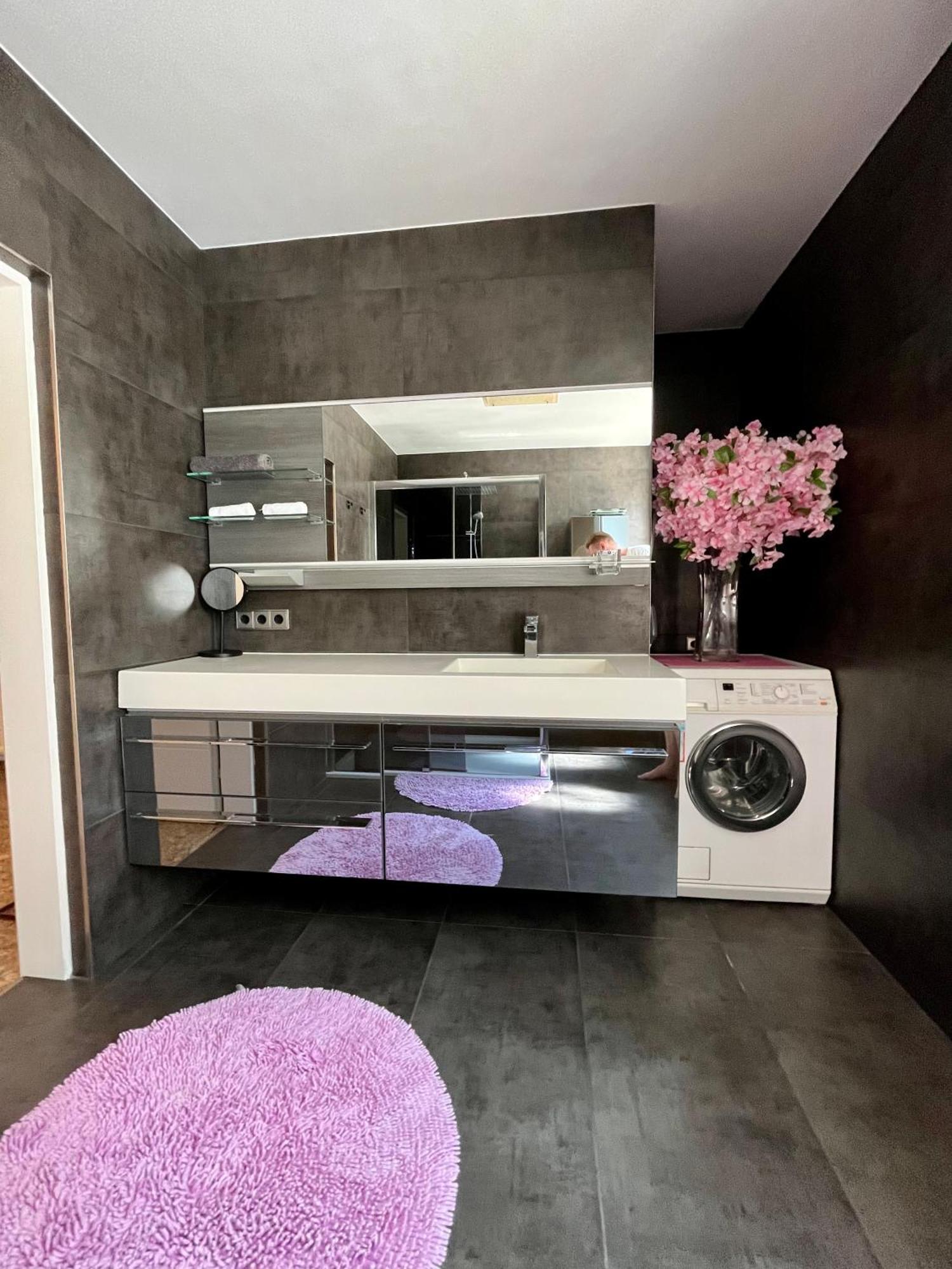 וינה Luxurioeses Apartment Mit Pool מראה חיצוני תמונה