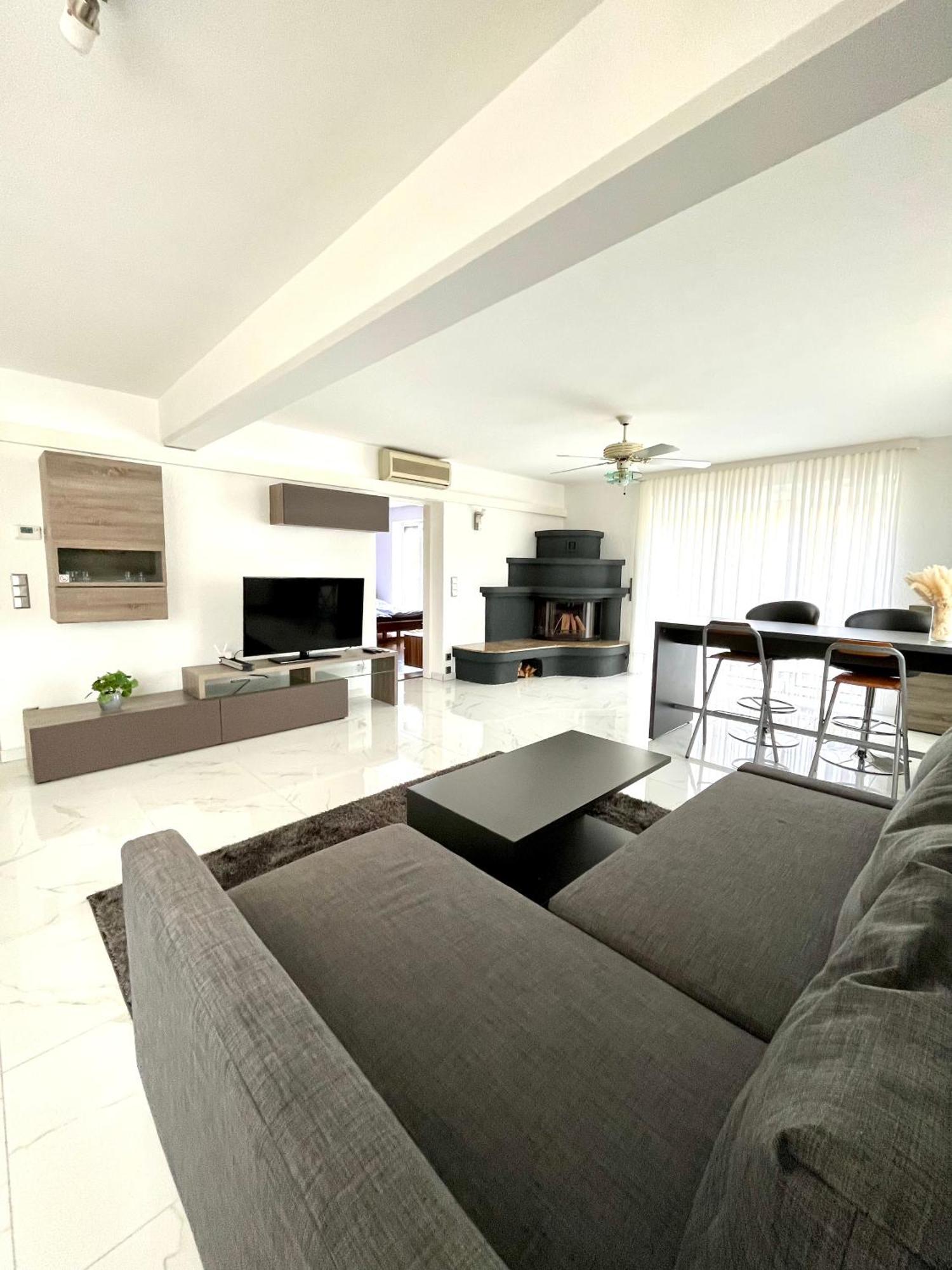 וינה Luxurioeses Apartment Mit Pool מראה חיצוני תמונה